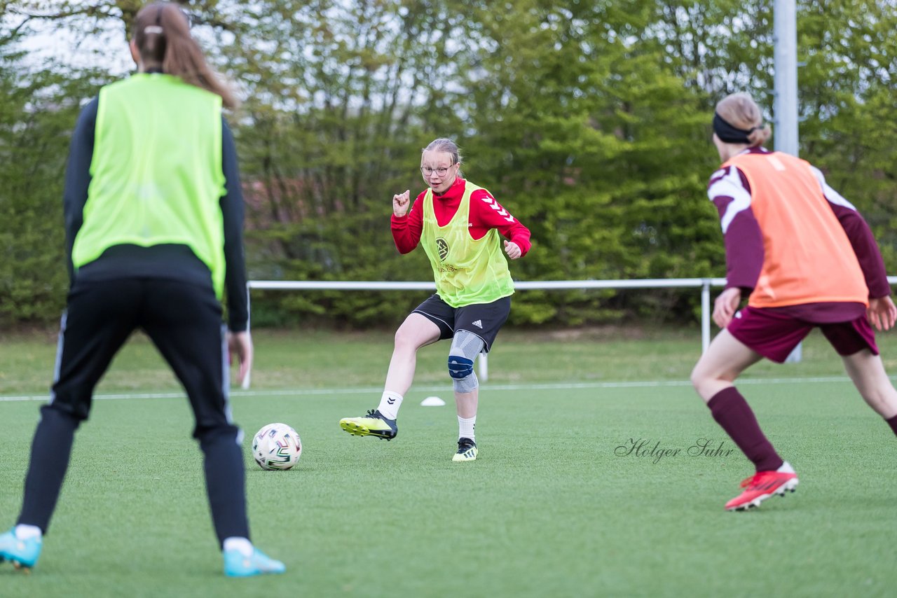 Bild 298 - Co-Trainerin der Frauen Nationalmannschaft Britta Carlson in Wahlstedt